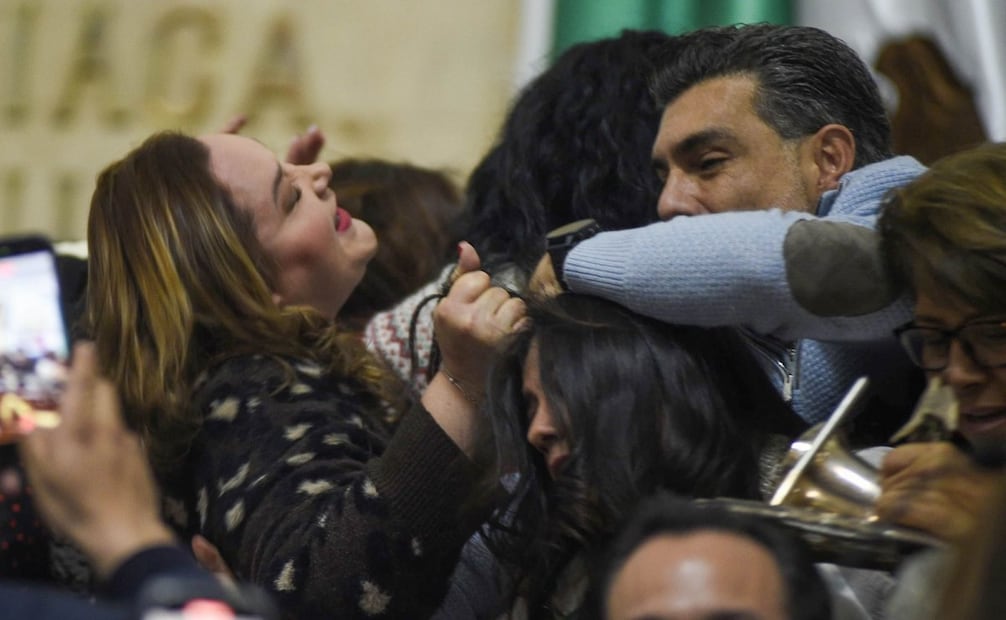 Momentos de la riña en el Congreso de la CDMX. (15/12/2025). Foto: Cuartoscuro
