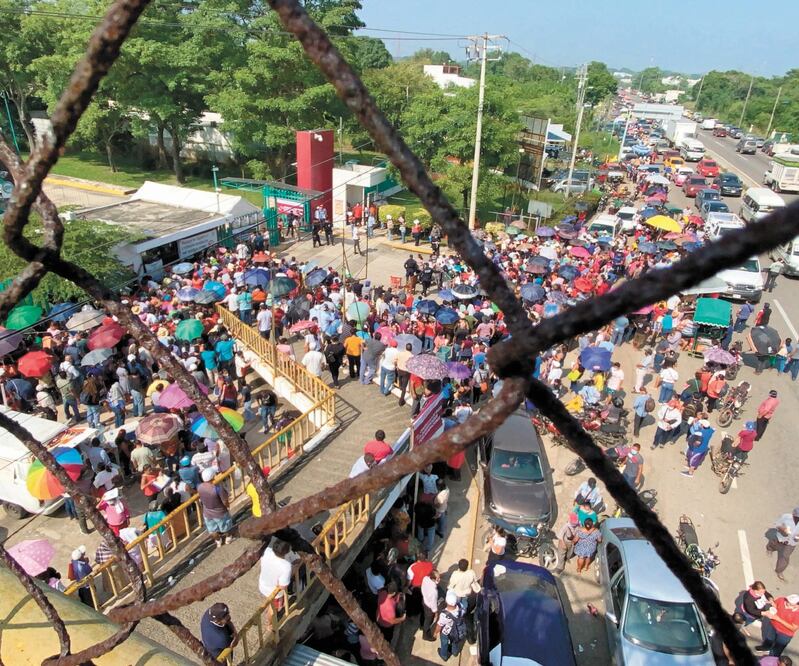 La Secretaría de Bienestar entregó apoyos económicos a los damnificados de las inundaciones de Tabasco. ARCHIVO EL UNIVERSAL