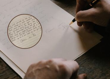 Descubre a su vecino con su mujer y le envía una particular carta