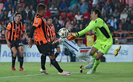 Necaxa sobrevive en Pachuca y va a semifinales