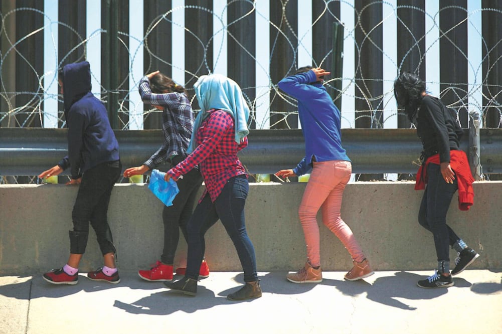 Ante la desesperación por la lentitud con la que Estados Unidos está procesando las solicitudes de asilo, algunos migrantes optan por regresar a sus países; otros intentan cruzar la frontera por cualquier medio. Foto/CHRISTIAN TORRES. EL UNIVERSAL