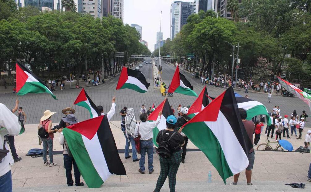 Ciudadanos se reúnen en el Ángel de la Independencia para pedir alto al fuego en Palestina (18/05/25). Foto Darío Luna/ EL UNIVERSAL