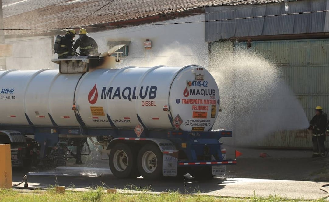 Se incendia camión cargado de combustible en Culiacán. Foto: Cortesía