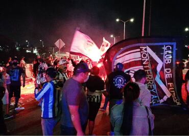 Aficionados de Rayados rompen medidas y festejan título de Copa MX