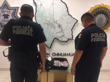 Detienen a hombre en aeropuerto de Chihuahua con 1.7 mdp en maleta