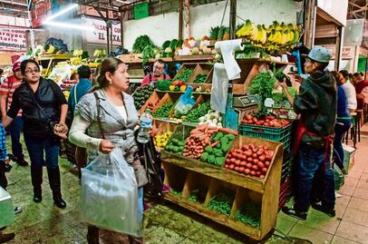 Retrocede confianza del consumidor en octubre con lo que liga dos meses a la baja