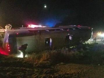 Vuelca camión con migrantes en Sonora; hay diez personas lesionadas