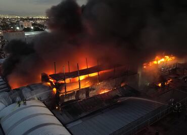 Alcaldía Cuauhtémoc y empresarios anuncian préstamos a afectados por incendio en bodega del Centro
