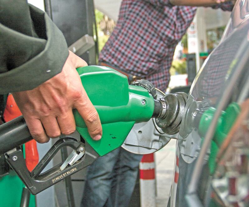 Es la primera vez que baja el estímulo para la gasolina regular desde el 5 de febrero. Foto: ARCHIVO EL UNIVERSAL