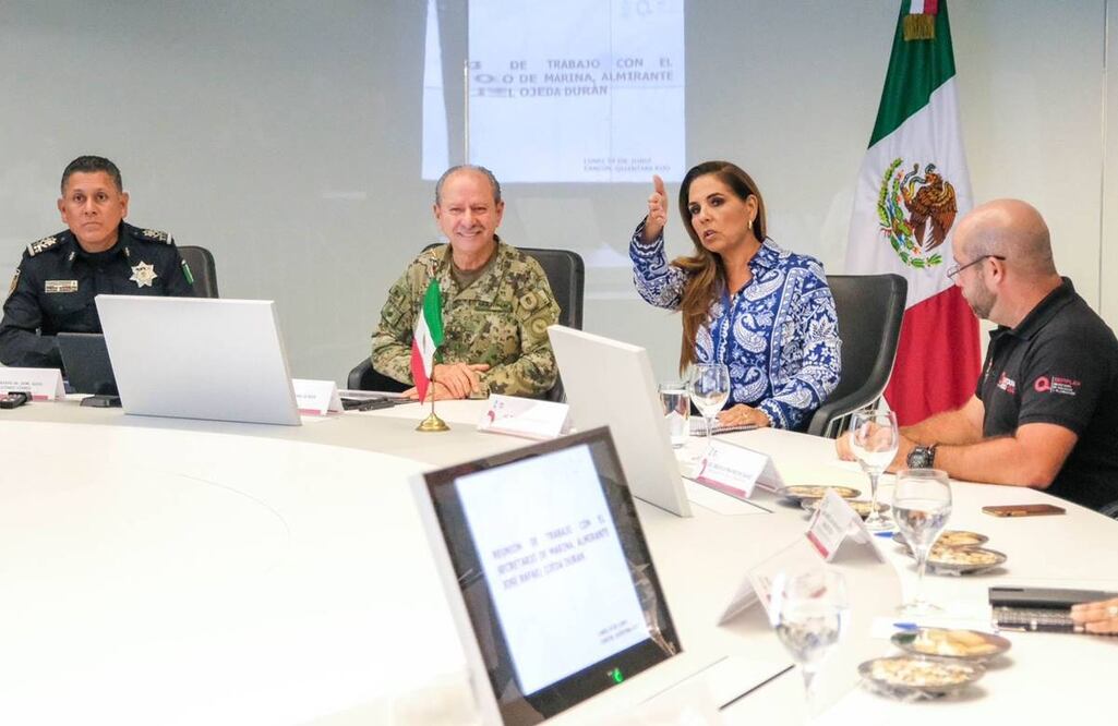 La gobernadora de Quintana Roo, Mara Lezama, y el Secretario de Marina, Almirante José Rafael Ojeda Durán. Foto: especial