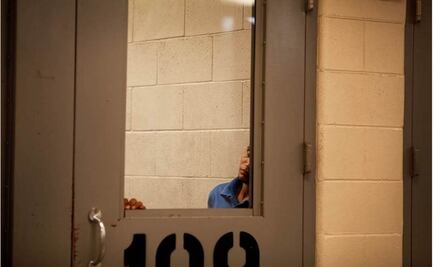 U.S. to reduce detention time for families at holding centers