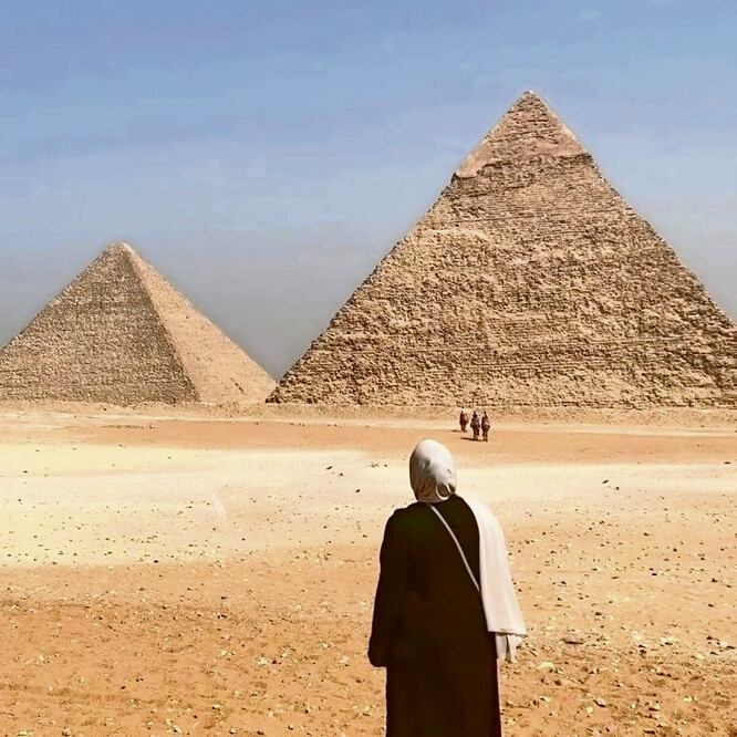 Jeniffer Denisse Ávila López vive en la ciudad sudanesa de Atbara. Allí, los cortes de energía son constantes y la señal es inestable. Foto: Especial