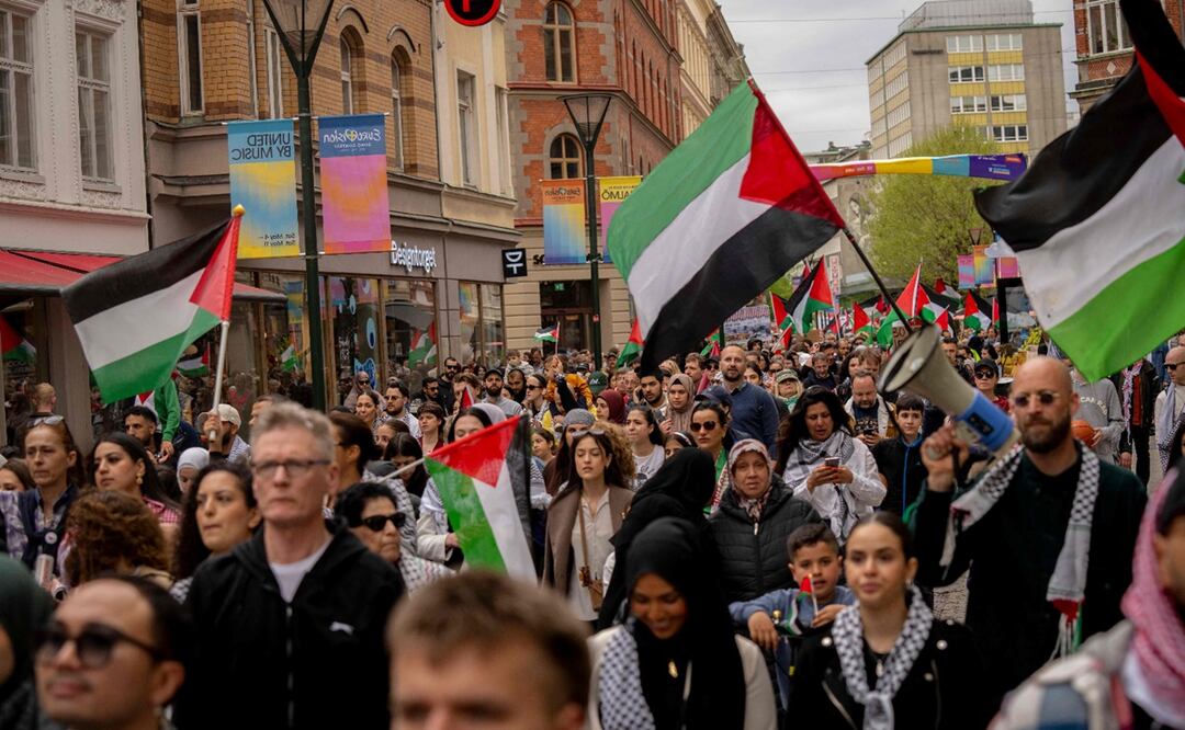 Más de un millar de personas se manifestaron el lunes por la tarde en Manhattan para gritar su "vergüenza" ante la Universidad de Columbia y las autoridades. Foto: AFP/Archivo