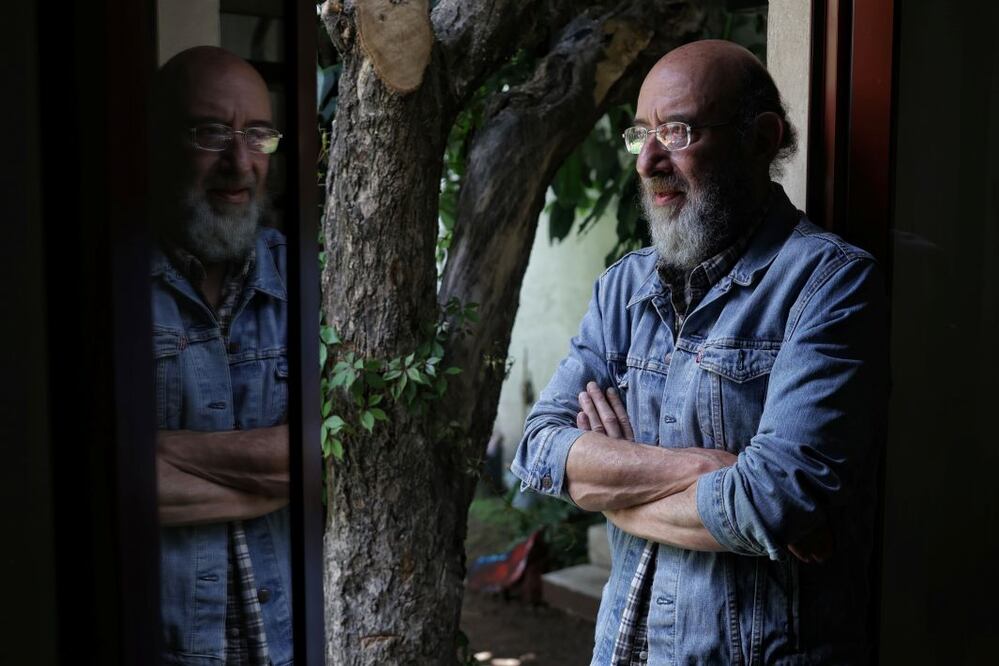 Los cuentos de Eduardo Antonio Parra fueron compilados recientemente en Sombras detrás de la ventana (Era, 2023), libro que seguirá teniendo versiones ampliadas./ Fernanda Rojas / EL UNIVERSAL