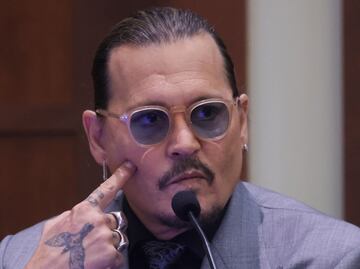 Johnny Depp dice que Amber Heard lo degradaba; "me aventó un control remoto y una copa de vino"