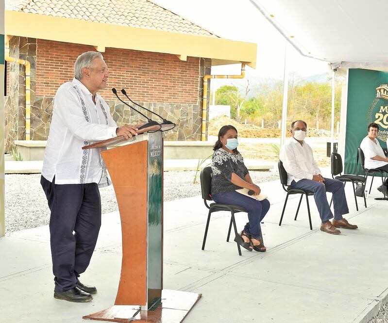 Durante su gira de trabajo en Guerrero, el presidente Andrés Manuel López Obrador apuró a los beneficiarios de Sembrando Vida a concluir sus trabajos, pues se ampliará el apoyo para acabar con narcosiembra. Foto: PRESIDENCIA