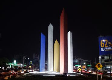 Iluminan Torres de Satélite luego de más de un año de oscuridad