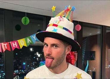 Así festejó Santiago Giménez su cumpleaños 22