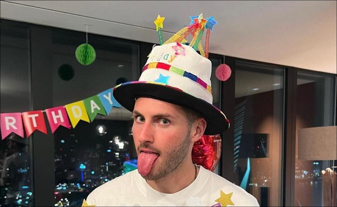 Santiago Giménez cumplió 22 años y así festejó con sus seres queridos / FOTO: ESPECIAL