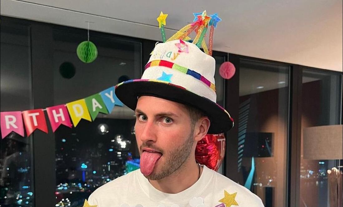 Santiago Giménez cumplió 22 años y así festejó con sus seres queridos / FOTO: ESPECIAL