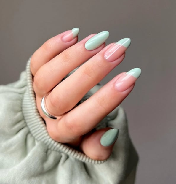 Uñas verde pastel. Foto: Instagram @amberjhnails