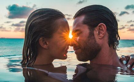 Angelique Boyer dedica mensaje de amor a Rulli con foto en bikini