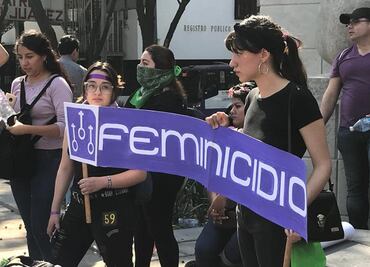 Inicia marcha de mujeres en Monumento a la Madre