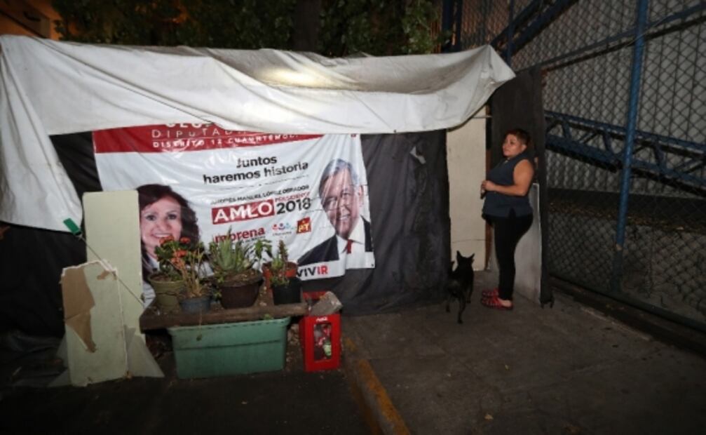 Vivir en la calle o en un edificio en ruinas, dilema de damnificados del 19S