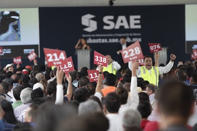 Levanta SAE al menos 28.5 mdp en subasta de vehículos en Los Pinos