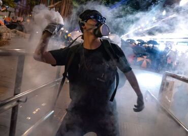 Enfrentamientos entre policías y manifestantes dejan varios heridos en Hong Kong