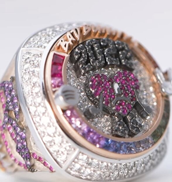 Los tres costosos regalos que recibió Bad Bunny tras ser el artista más escuchado en Spotify 