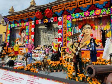 Desde Sor Juana Inés de la Cruz hasta Chavela Vargas; Coyoacán instala ofrenda en honor a mujeres de la historia