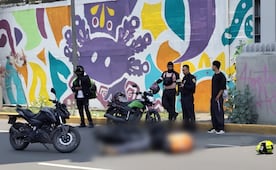 Motociclista muere en accidente de tránsito con tráiler en Iztapalapa; conductor del vehículo está detenido