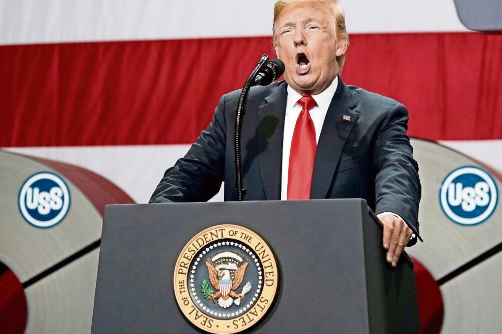 El presidente Donald Trump durante una conferencia con empleados de la industria del acero, el pasado jueves, en Illinois (JOSHUA ROBERTS. REUTERS)