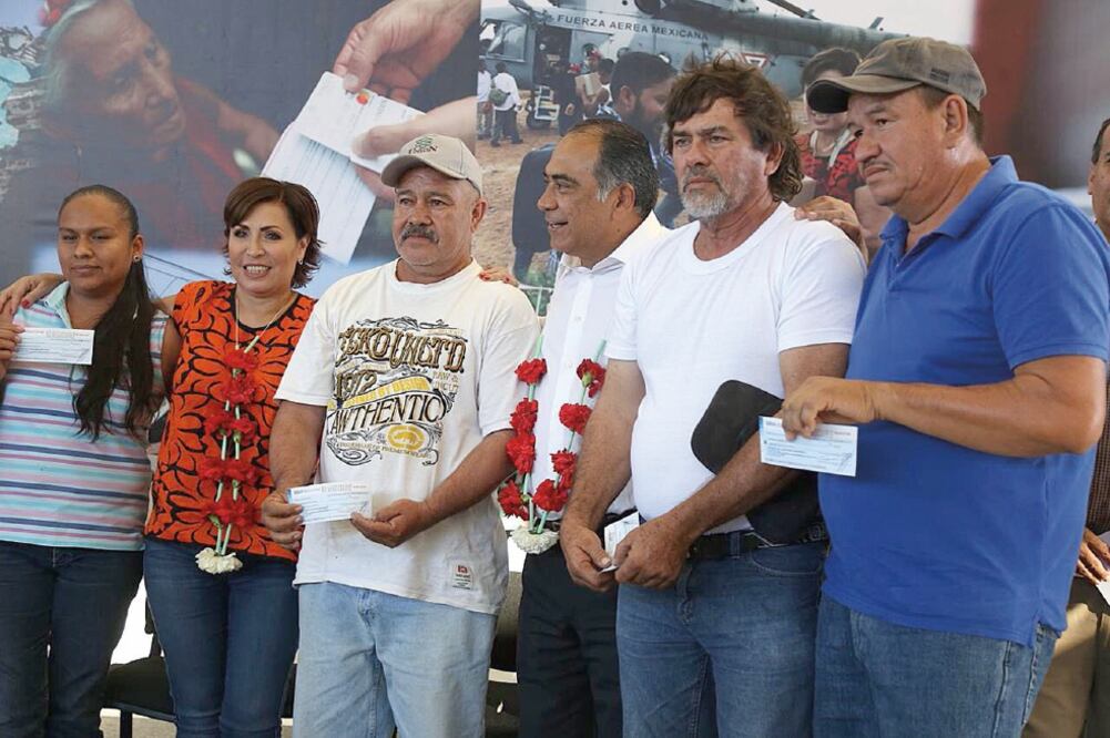 La titular de la Sedatu, Rosario Robles, y el gobernador Héctor Astudillo acudieron a Atenango del Río, una de las zonas más afectadas tras el 19-S 