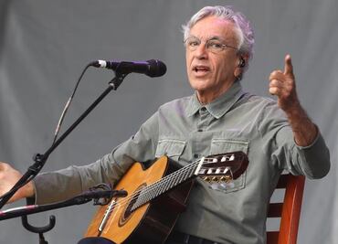 Caetano Veloso conmueve durante el Festival Cantares en CU