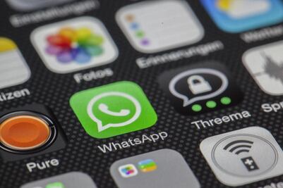 Cómo activar el ícono de la bandera en los mensajes de WhatsApp