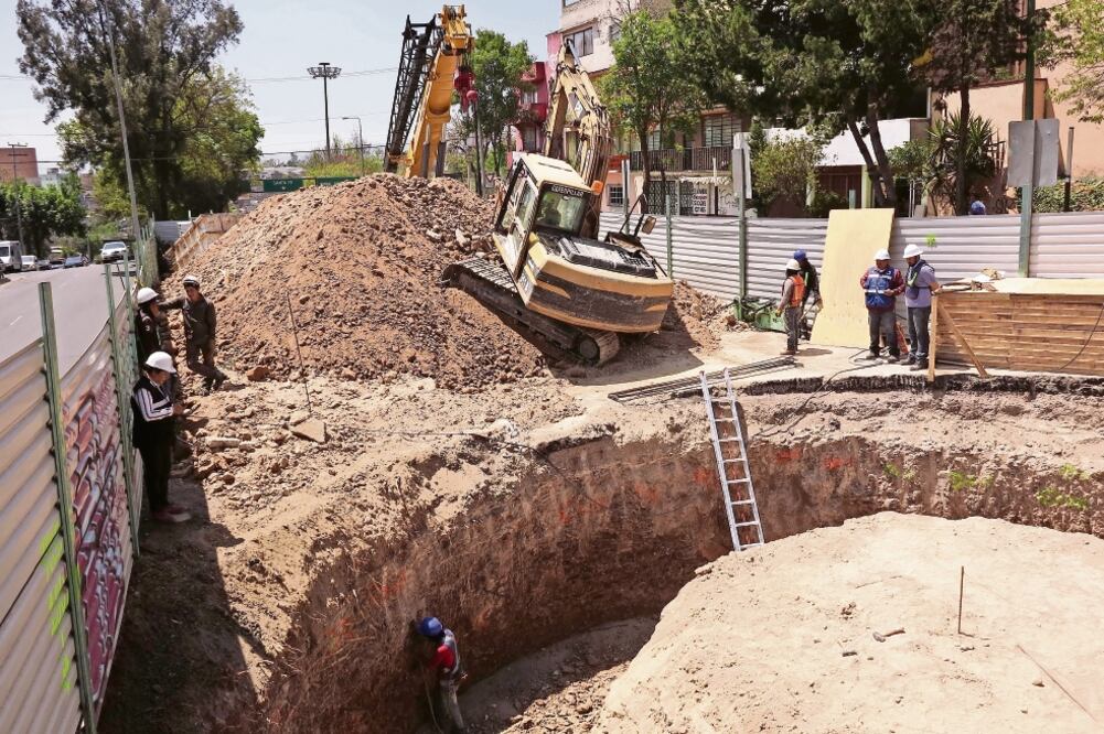 La lumbrera que se ubica en el cruce de Poniente 83 y Sur 122, en la colonia Cove, permitirá la entrada y salida de material y equipo para construir parte del túnel de 4.6 kilómetros que se prevé en el proyecto. (CDMX)