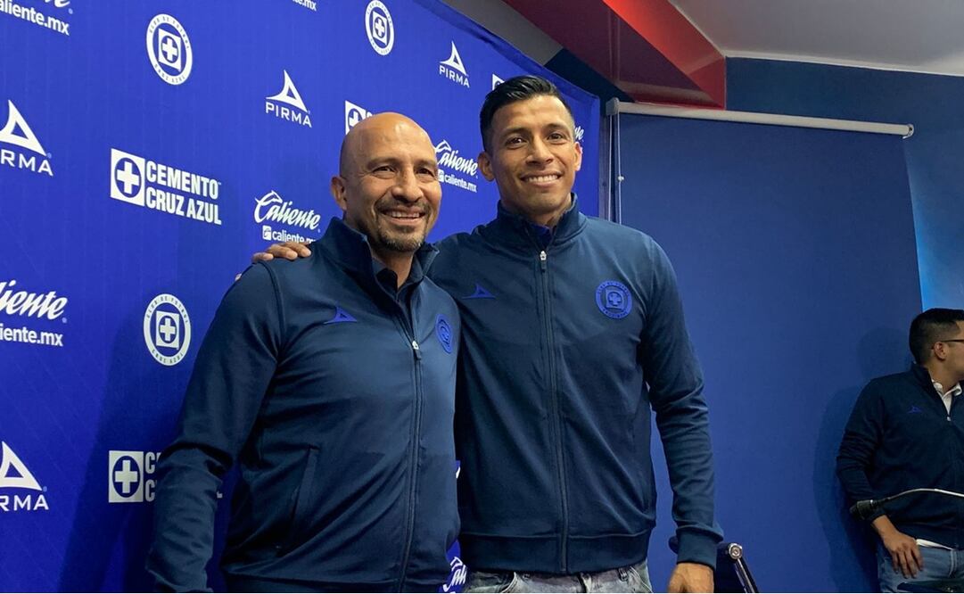 Ángel Sepúlveda fue presentado oficialmente en Cruz Azul / Foto: Edgar Enríquez - EL UNIVERSAL