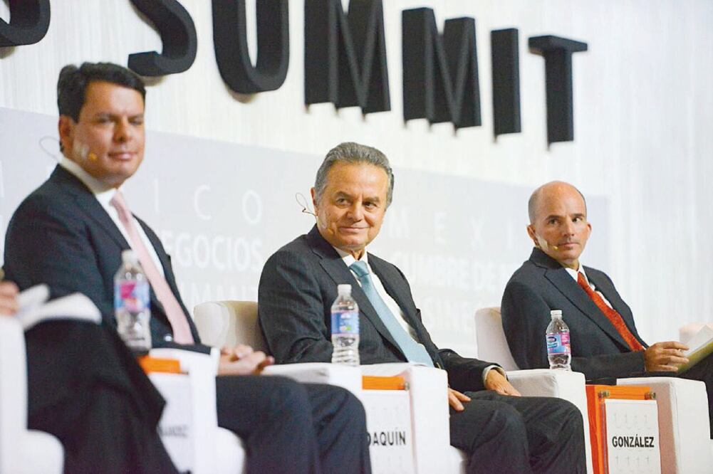 Pedro Joaquín Coldwell, secretario de Energía, y Jose Antonio González Anaya , director de Pemex, durante su participación en México Cumbre de Negocios. (CORTESÍA)