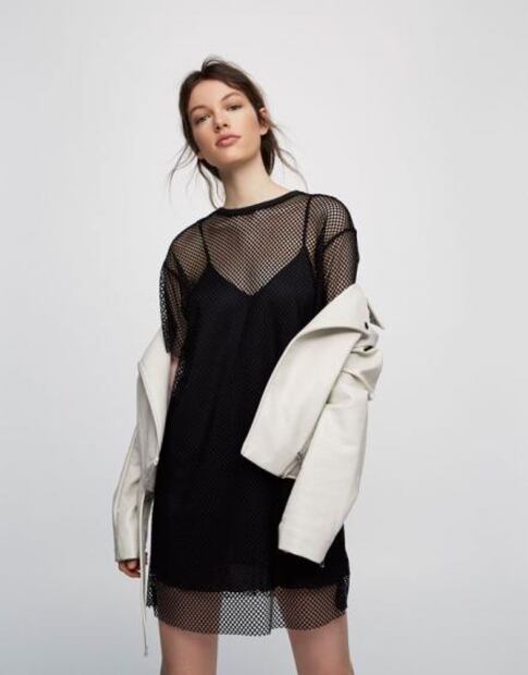 Belinda incendia las redes sociales con bikini de red