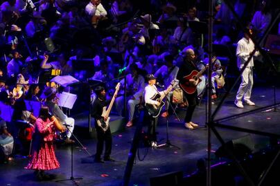 VIDEO. "¡Fuera, Fuera!": reciben con abucheos a Yahritza y su Esencia en el Zócalo 