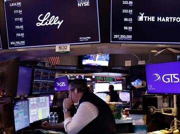 Wall Street se anota un doble récord impulsado por Apple