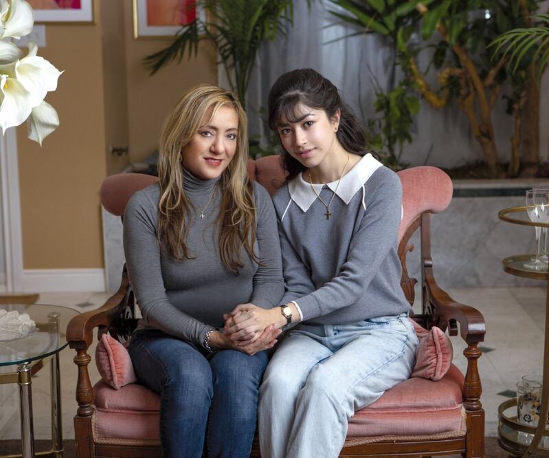 Lorena con la actriz Dani Montalvo, quien la interpreta en I was Lorena Bobbitt, que estrena hoy en Estados Unidos. Foto: LIFETIME