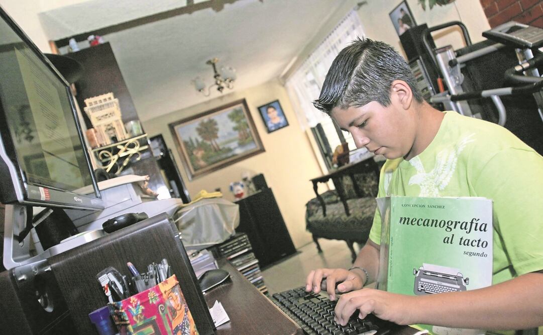 Serán maestros y no conductores de televisión los que den clases a distancia