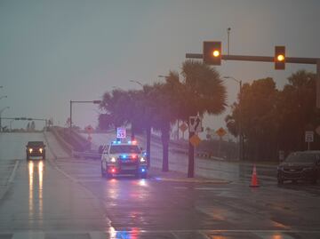 Huracán Milton toca tierra en Florida, sigue minuto a minuto el avance del ciclón considerado "tormenta del siglo"