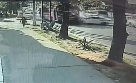 Difunden video del choque entre un camión de pasajeros y tres autos sobre División del Norte