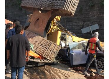 Confirman dos muertos y 5 heridos por accidente en barranca de Interlomas