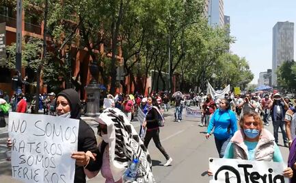 Trabajadores de ferias marchan en la CDMX para exigir apoyo del gobierno