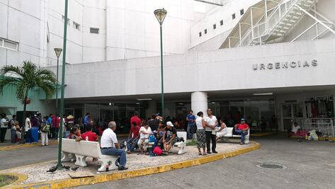 Trabajadores del sector salud realizan paro de labores en Tabasco